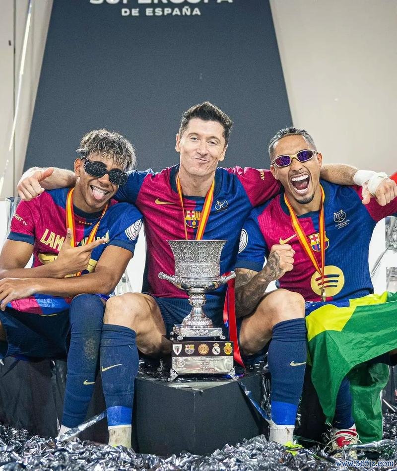 莱万与拉菲尼亚联手称霸欧洲！双人组合狂进46球